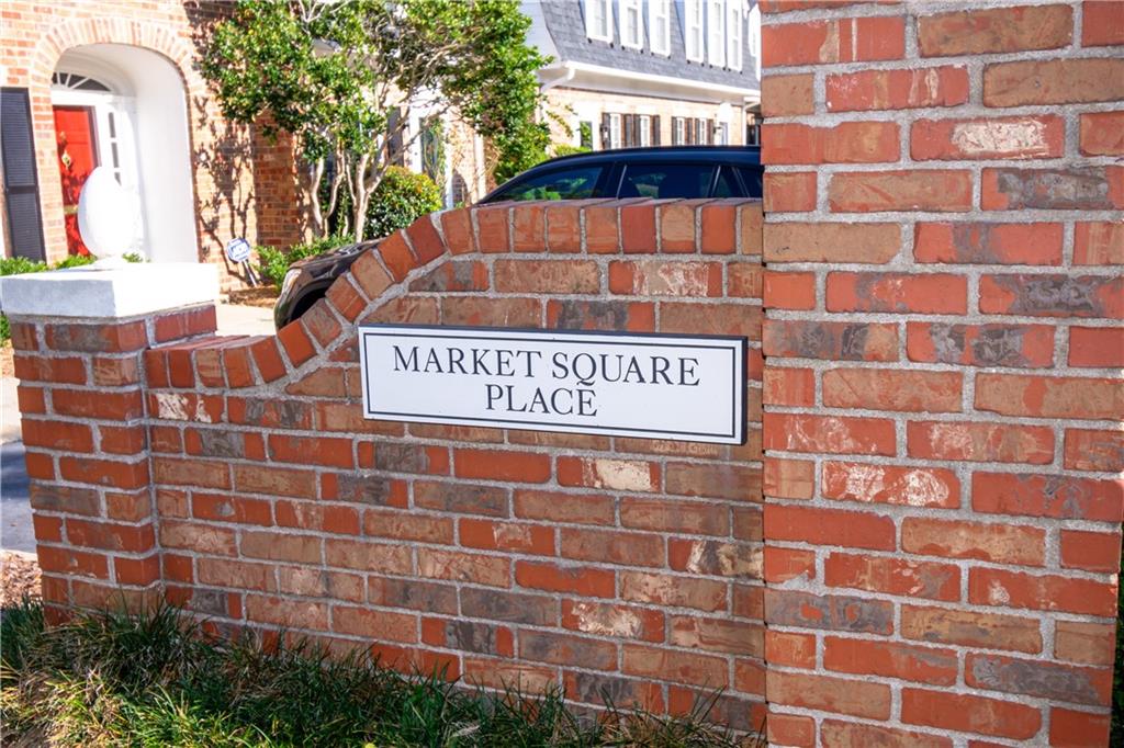 2 MARKET SQUARE NW