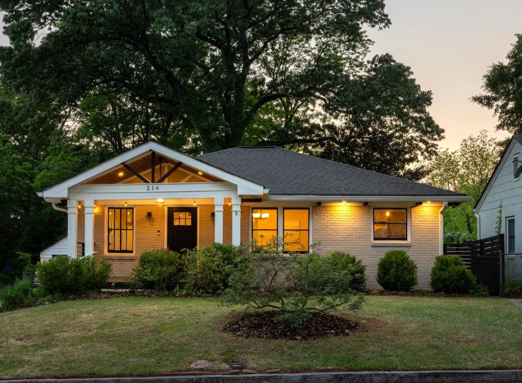 216 Sisson Avenue NE