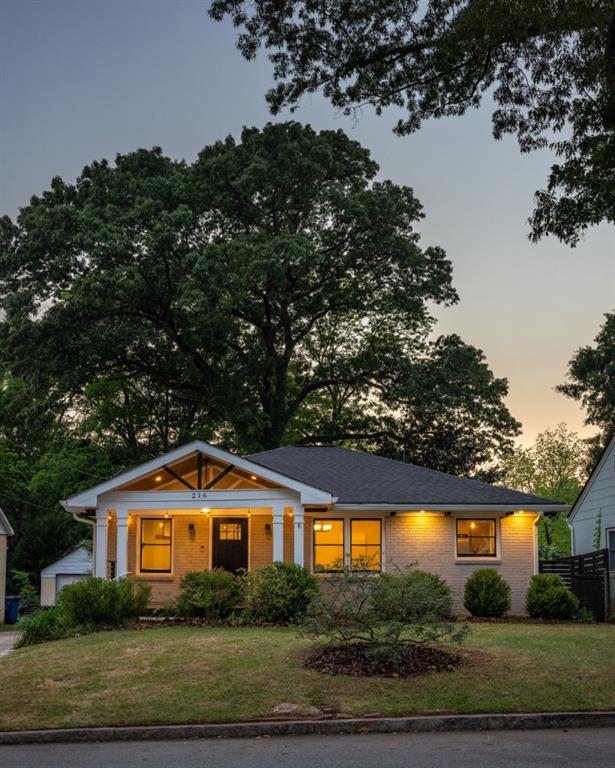 216 Sisson Avenue NE