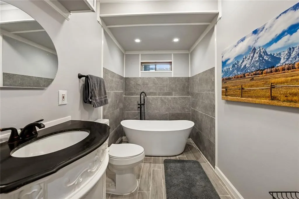 Canton, Georgia 30115, United States, 5 Bedrooms Bedrooms, ,6 BathroomsBathrooms,Residential,Active,135405