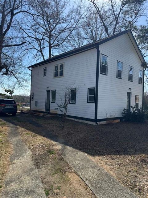 Homes For Sale - 731 N Jefferson Street<br/> Milledgeville, GA 31061