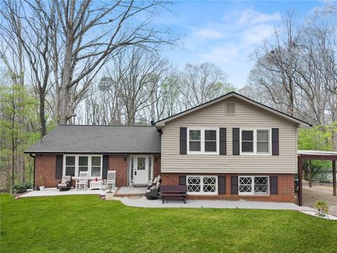 Homes For Sale - 4548 Holiday Heights Drive<br/> Oakwood, GA 30566