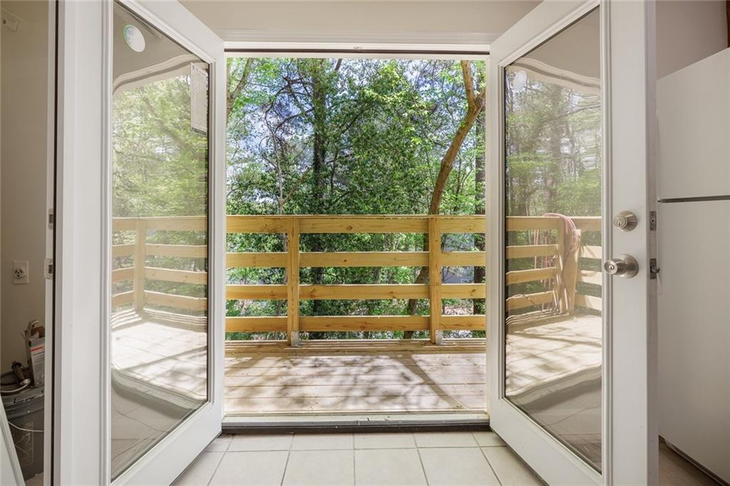 6991 Flagstone Drive, Austell, Georgia image 9