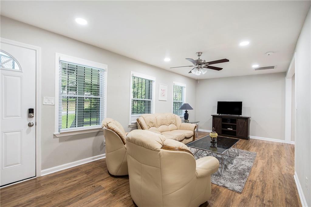 86 Stratford Drive NW