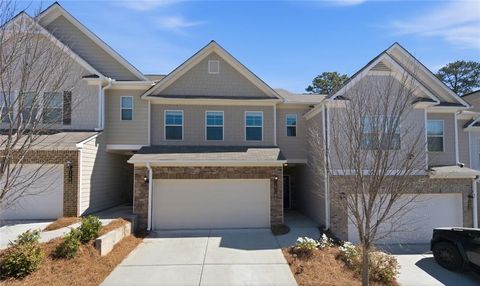 Townhouse For Sale - 1833 Shetley Creek Drive<br/> Norcross, GA 30071
