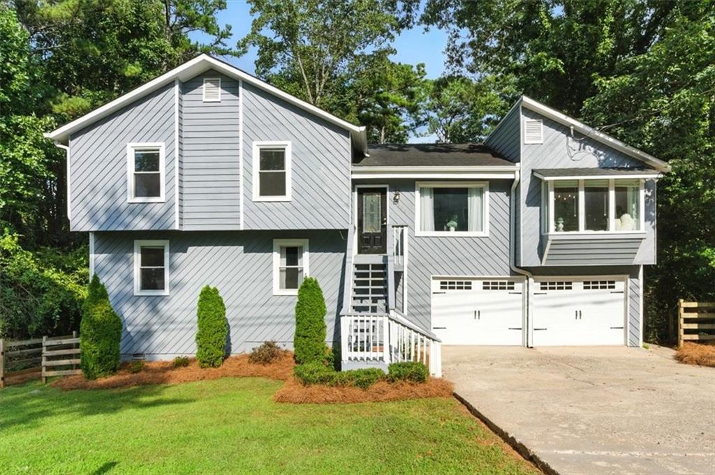 Welcome to this beautifully updated, split-level home at 5100 Ravenwood, just 12 minutes from the vibrant downtown Woodstock. Perfectly situated in a top-rated school district, this residence combines modern open-concept living with practical, versatile spaces, making it an ideal retreat.
Upon entering, you are greeted by an open main living area featuring soaring high ceilings that create an expansive and airy atmosphere. The well-designed layout seamlessly connects the living, dining, and kitchen areas, making it perfect for entertaining. The kitchen features new stainless steel appliances and plenty of counter space for all your culinary needs. Large, newer windows flood the space with natural light, highlighting the fresh paint and elegant finishes.
The home's unique split-level design offers incredible flexibility. The lower level provides a secondary living area, a full bedroom, and a full bathroom, offering a private and comfortable space for a teen suite, in-law quarters, or a guest retreat. The spacious master bedroom features new flooring, creating a fresh and modern feel. The ample garage space includes dedicated storage, a major bonus for keeping your home organized and clutter-free.
Outside, the property is a true haven. The owner has thoughtfully cleared many trees to create a spacious, usable, and fully fenced-in yard. Recent landscaping adds to the home's curb appeal, providing a beautiful and private outdoor space for relaxation, recreation, and pets. The roof is in good condition, giving you peace of mind from the moment you move in.
With its recent painting, newer windows, and proximity to top-rated schools, nearby grocery stores, and a shopping center, this home is more than just a place to live—it's a place to thrive. Don't miss the opportunity to make this exceptional property your new home.