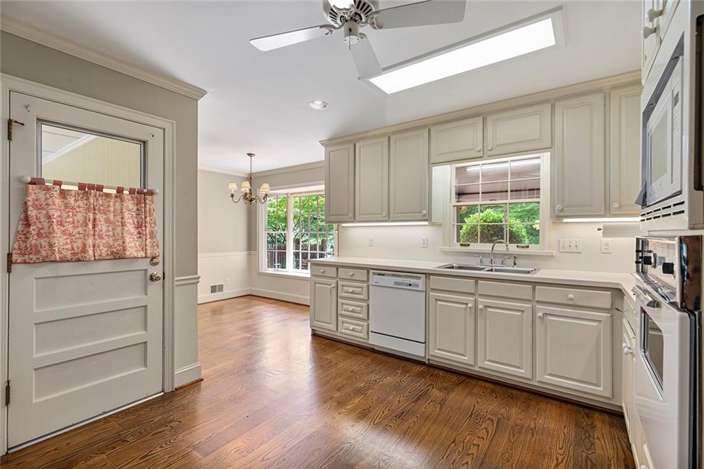4261 Brookview Drive, Atlanta, Georgia image 9