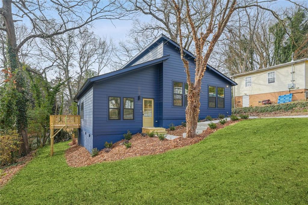 1674 Mary George Avenue NW