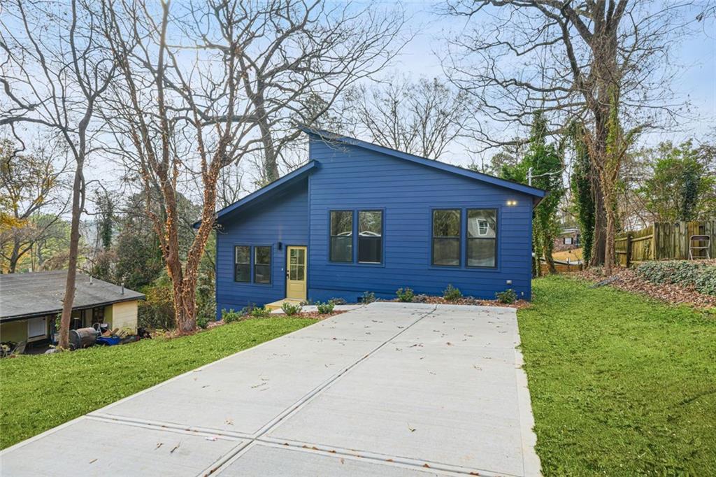 1674 Mary George Avenue NW