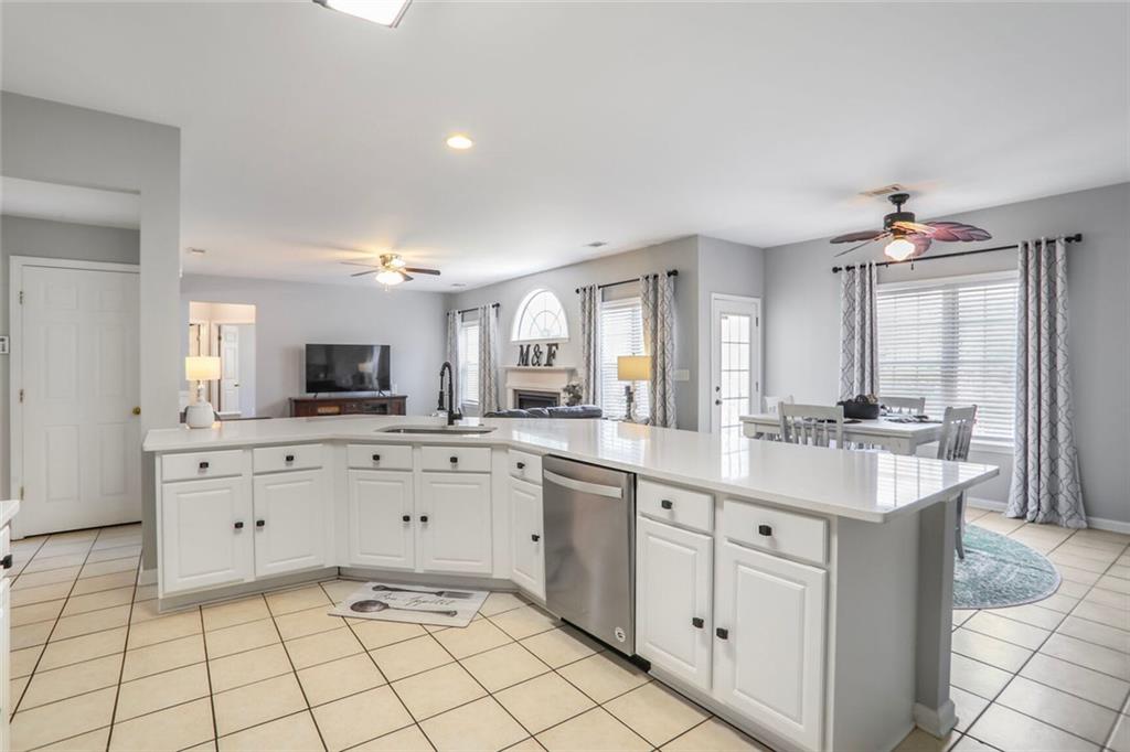 868 Cork Oak Lane, Lawrenceville, Georgia image 9