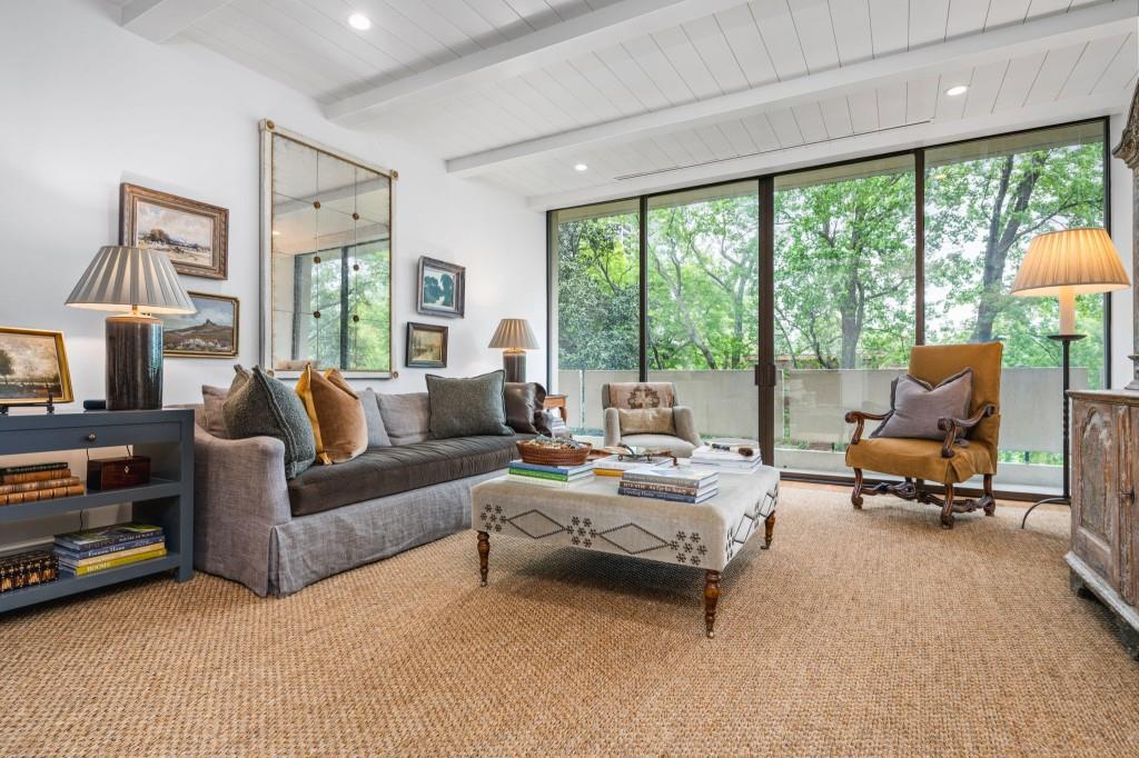 2575 Peachtree Road NE 8D