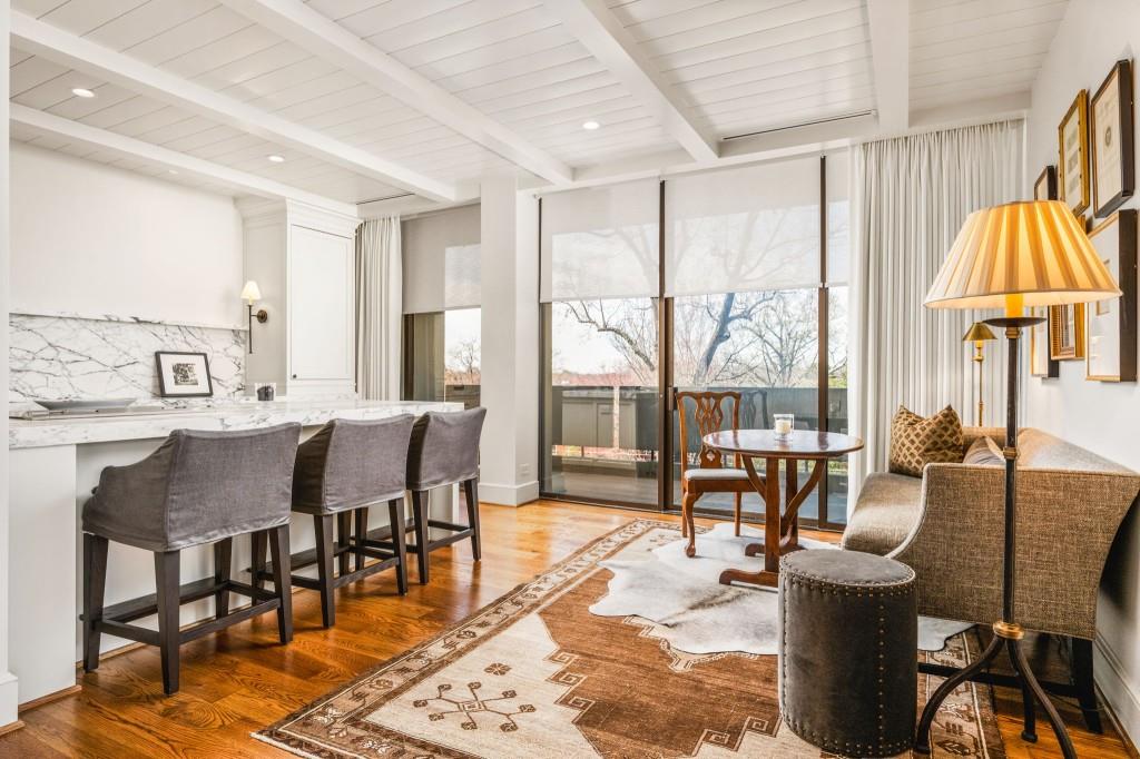 2575 Peachtree Road NE 8D
