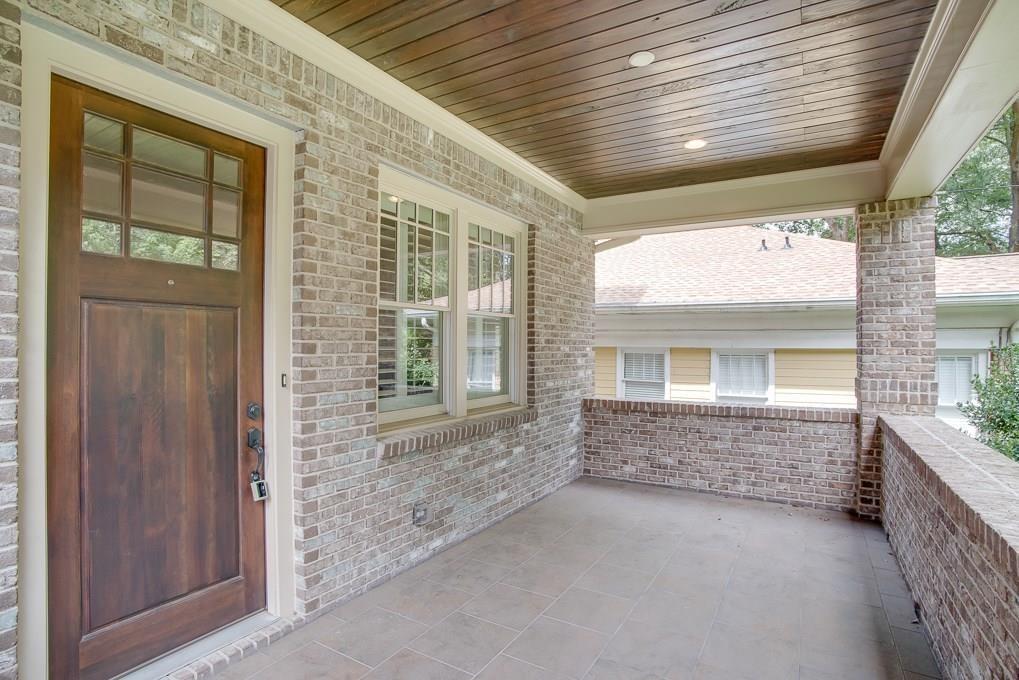 579 Elmwood Drive NE