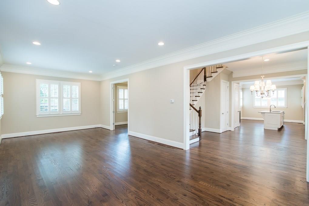 579 Elmwood Drive NE