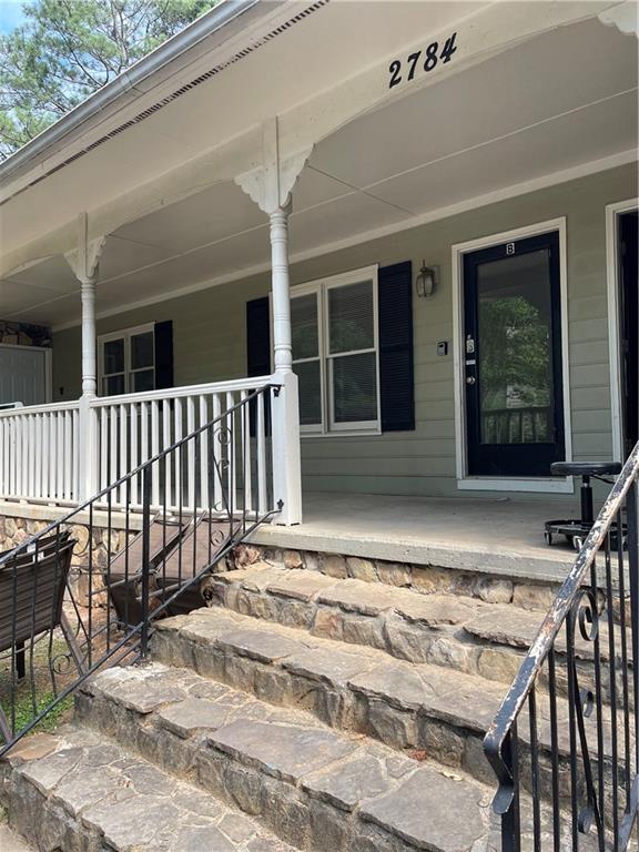 RENOVATED 3 bedroom 2 bath quadplex. Hardwood floors, eat in kitchen, faux granite counter tops, lots of cabinets, large pantry and BRAND NEW stainless steel appliances. Ceiling fans and back deck with storage closet. MOVE IN READY! Close to shopping, restaurants and so much more!