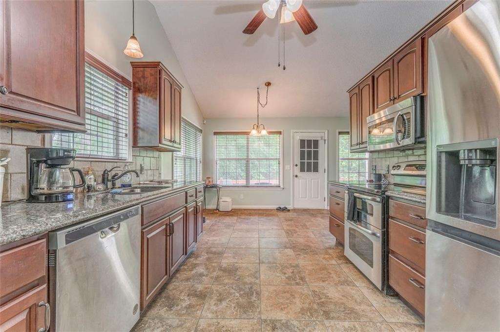 200 Wildwood Circle, Calhoun, Georgia image 12