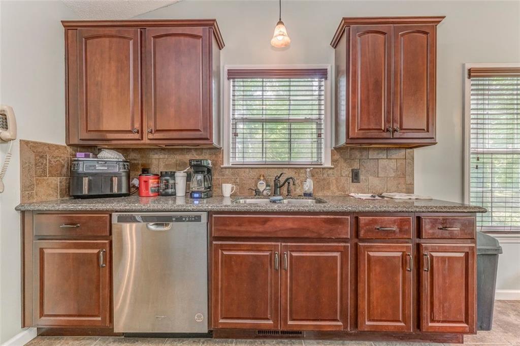 200 Wildwood Circle, Calhoun, Georgia image 13