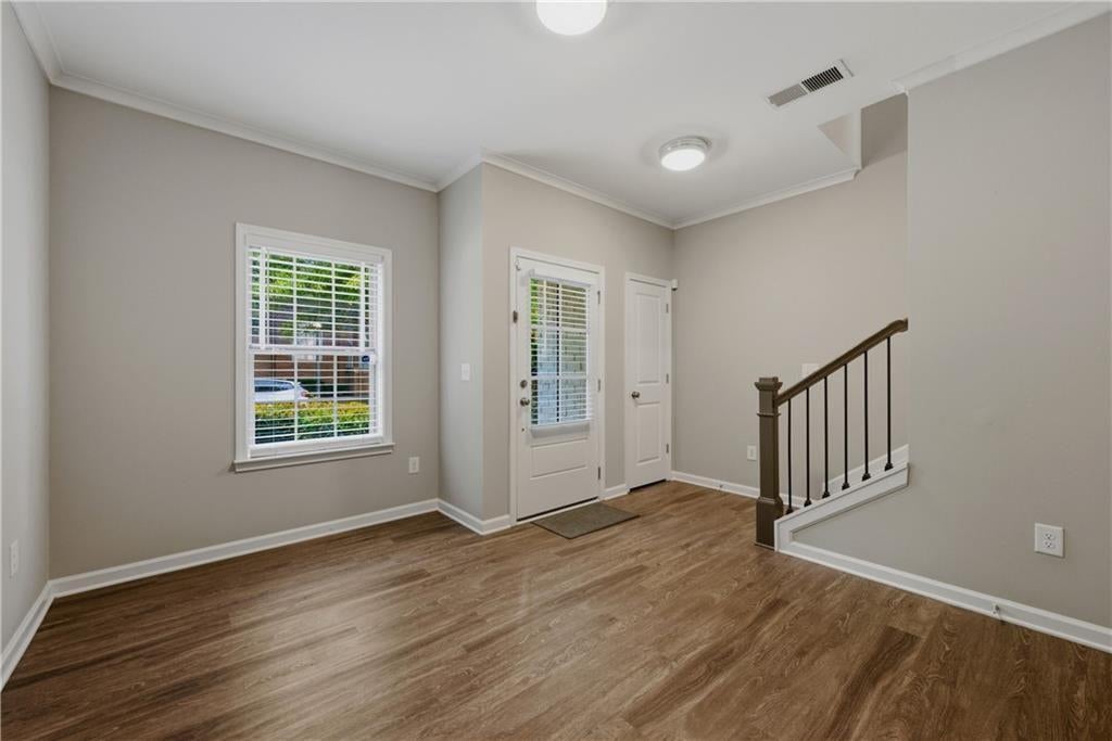 633 Broadview Place