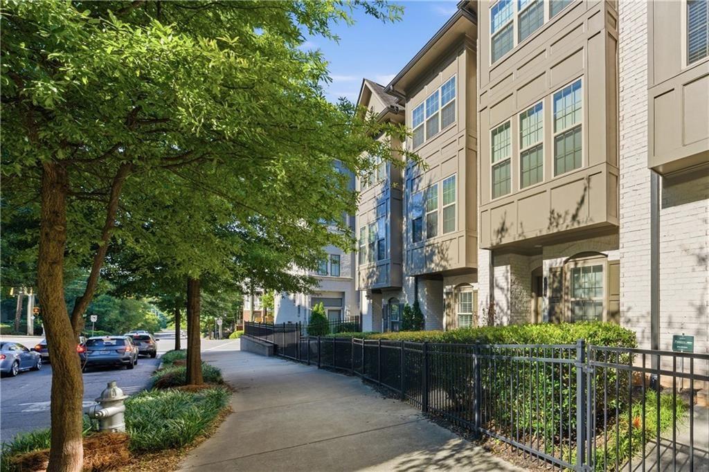 633 Broadview Place
