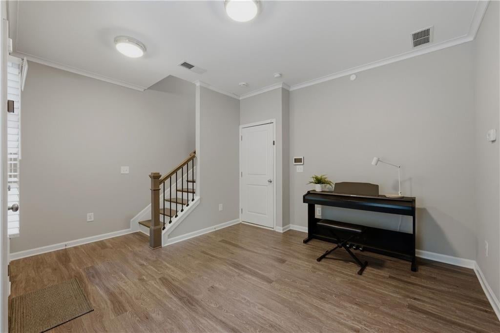 633 Broadview Place