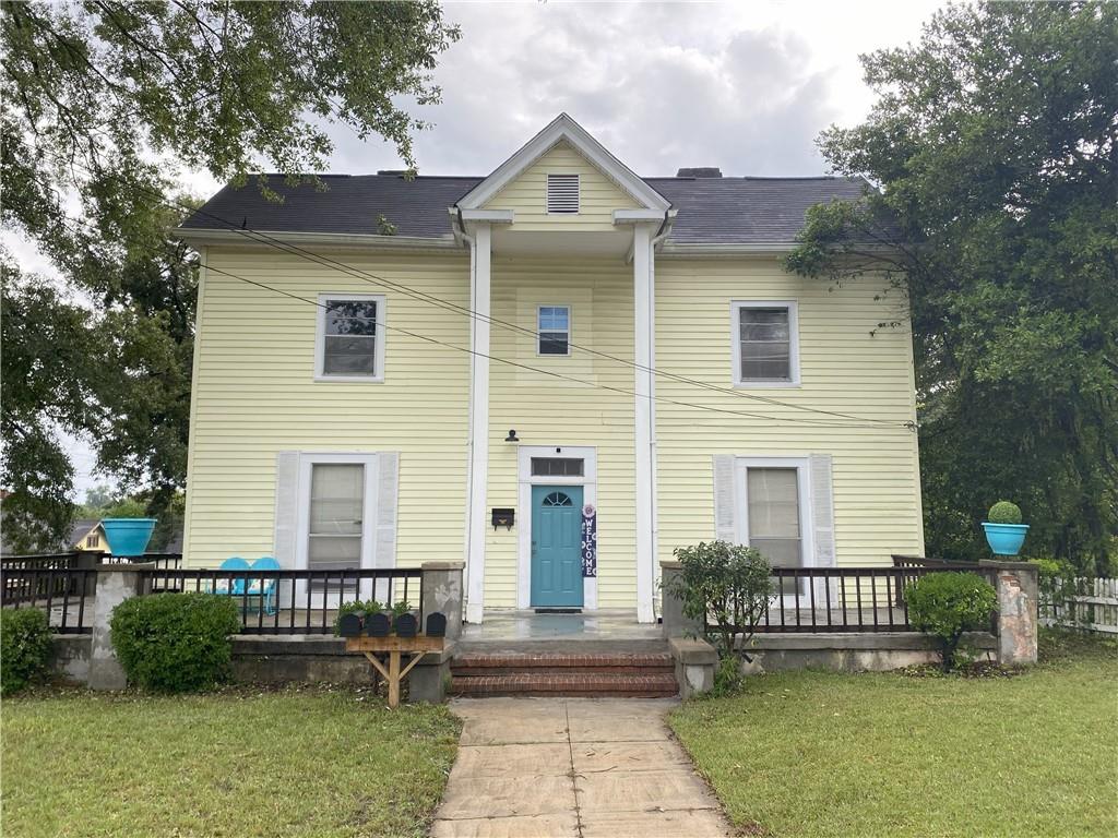 Excellent investment opportunity at this recently renovated 4-unit apartment building which boasts newly upgraded electrical and plumbing, new hot water heaters and is conveniently located near downtown Macon, local hospitals, and less than 1 mile from Mercer University. With all recent upgrades new owner should have no problems with property.
Each unit has one bedroom, living room, bathroom, kitchen, stove/cook tops, fridge, washer and dryer. One designated parking spot for each tenant. Multiple off-street parking around house.
Units are ideal for long-term tenants, student housing, traveling nurses, or short-term rentals like Airbnb. Flexible income potential in a high-demand area.
Apartments have recently been furnished and rented at $1200 each - $4800/M. Leases have 10-12 months left. All tenants are current on their rent.
Don’t miss your chance to own a great multifamily property in one of Macon’s most convenient locations! Tenant pays all utils