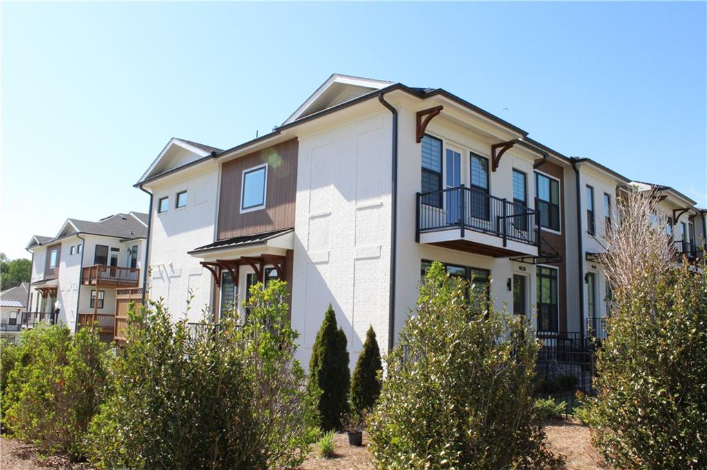 Ecco Park - Residential Lease