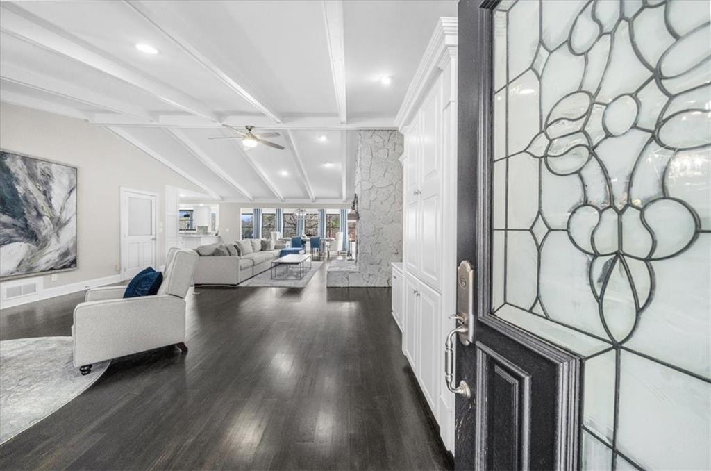 6313 Shoreland Circle