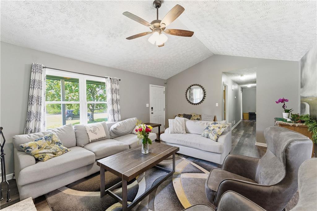 406 Hidden Valley Ct SE