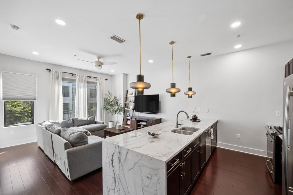 200 N Highland Avenue NE 307