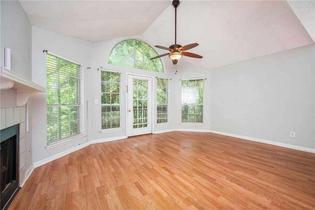 915 Wentworth Court