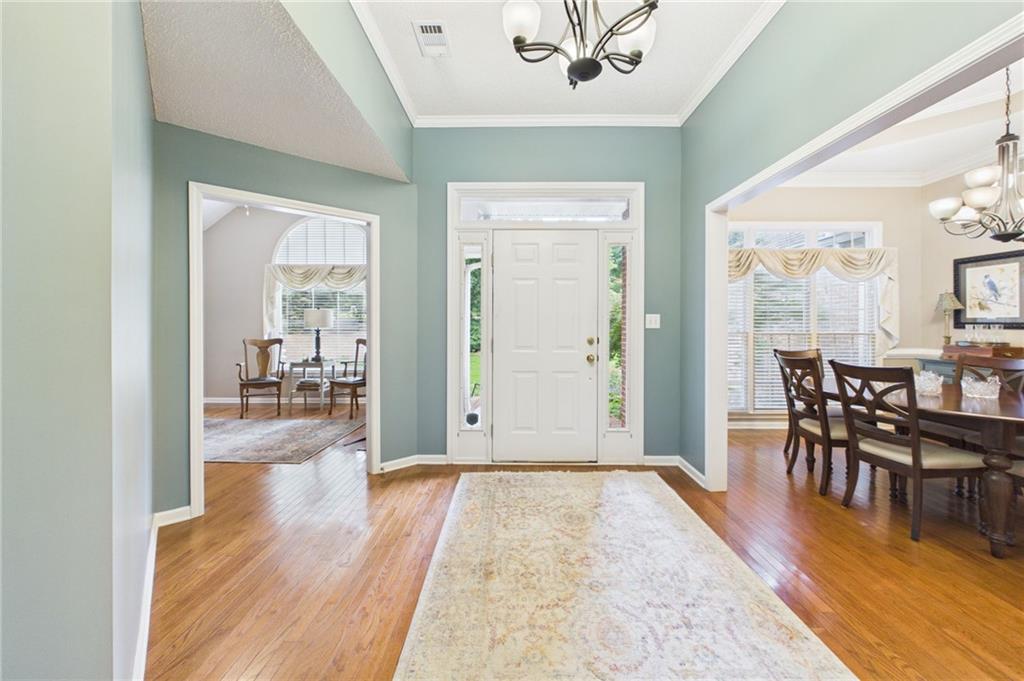 5007 Lakeridge Close