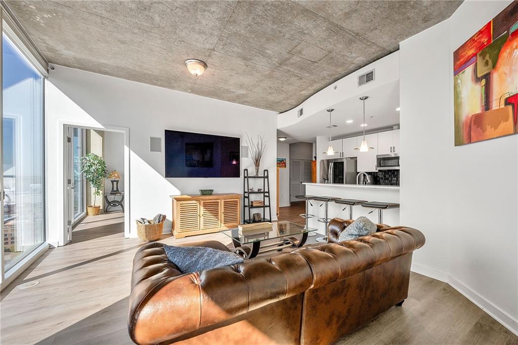 400 W Peachtree Street NW 2011
