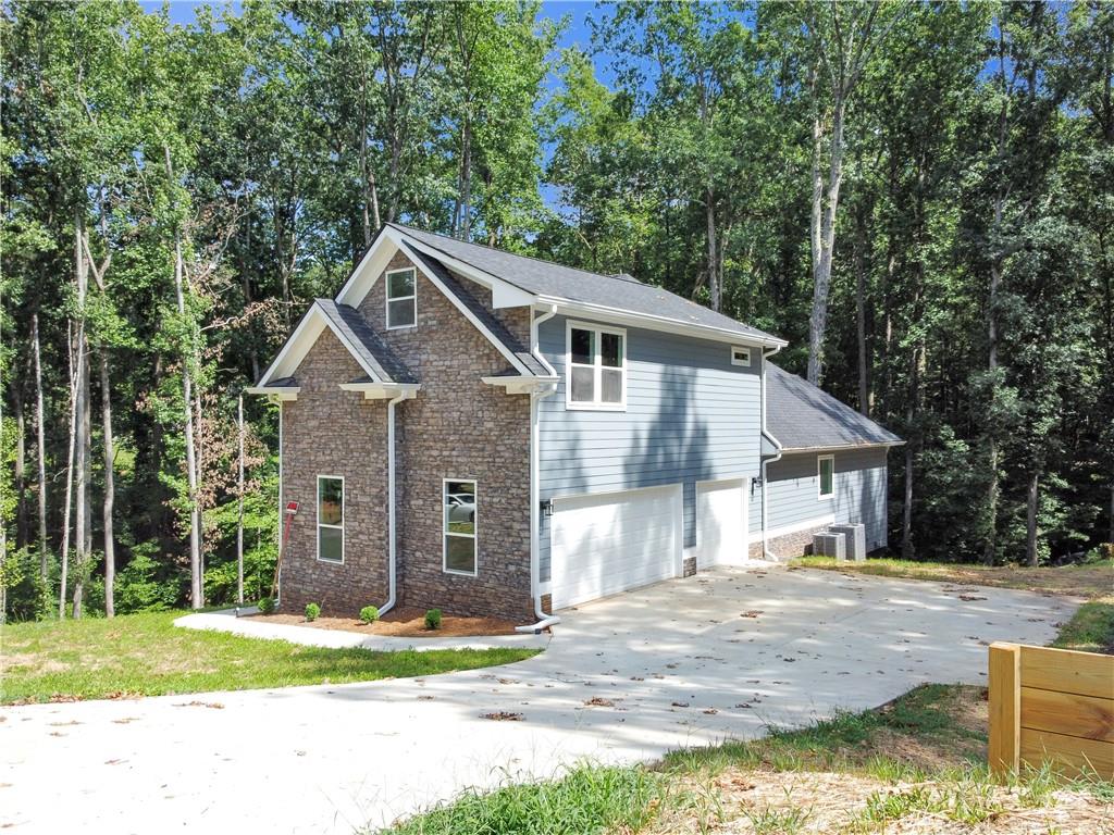 1119 Plantation Drive SE