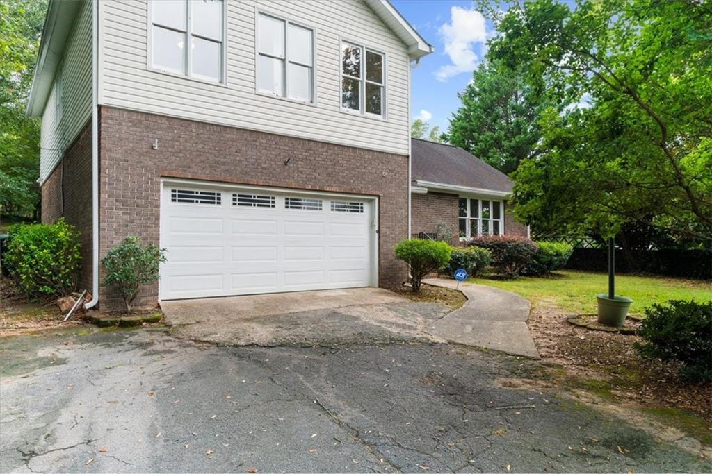 6 Woodland Drive