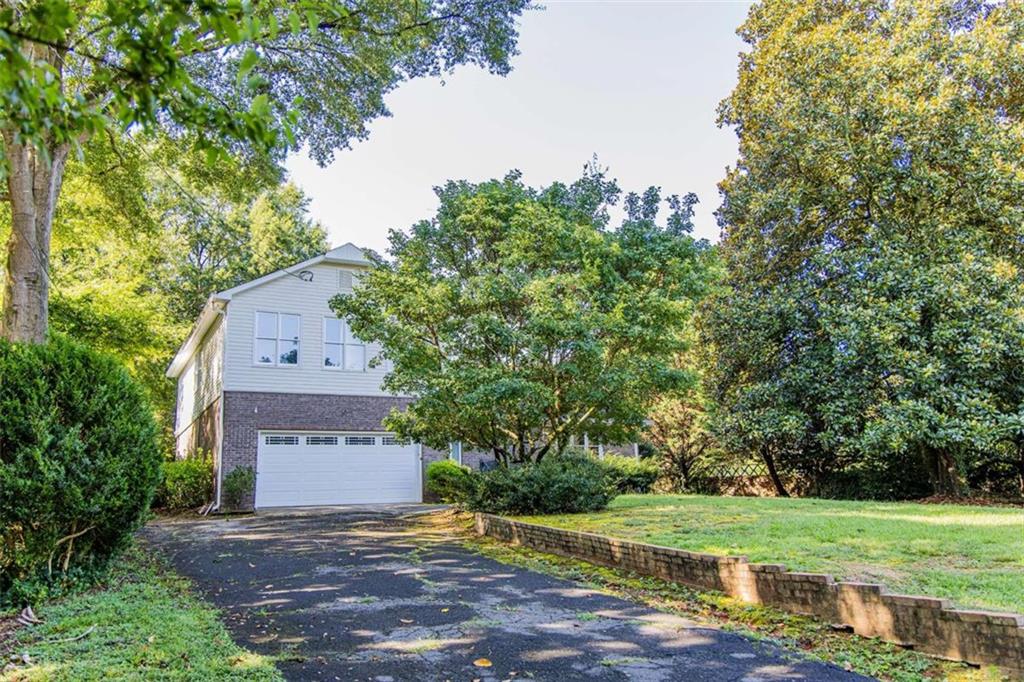 6 Woodland Drive
