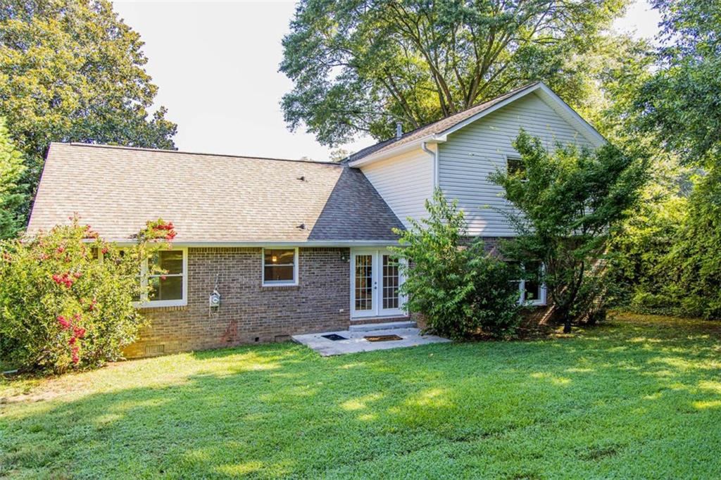 6 Woodland Drive