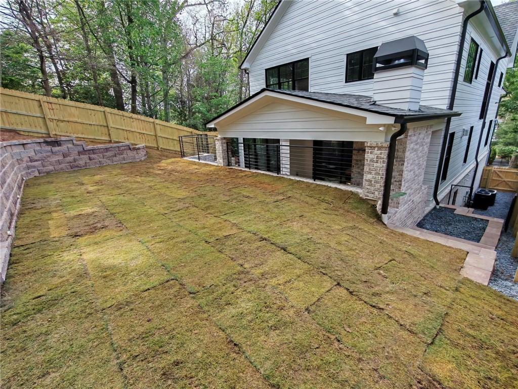 915 Amsterdam Avenue NE