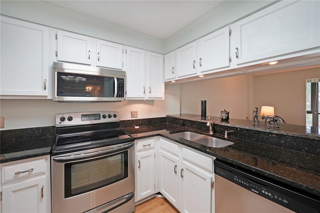 1800 Clairmont Lake A313