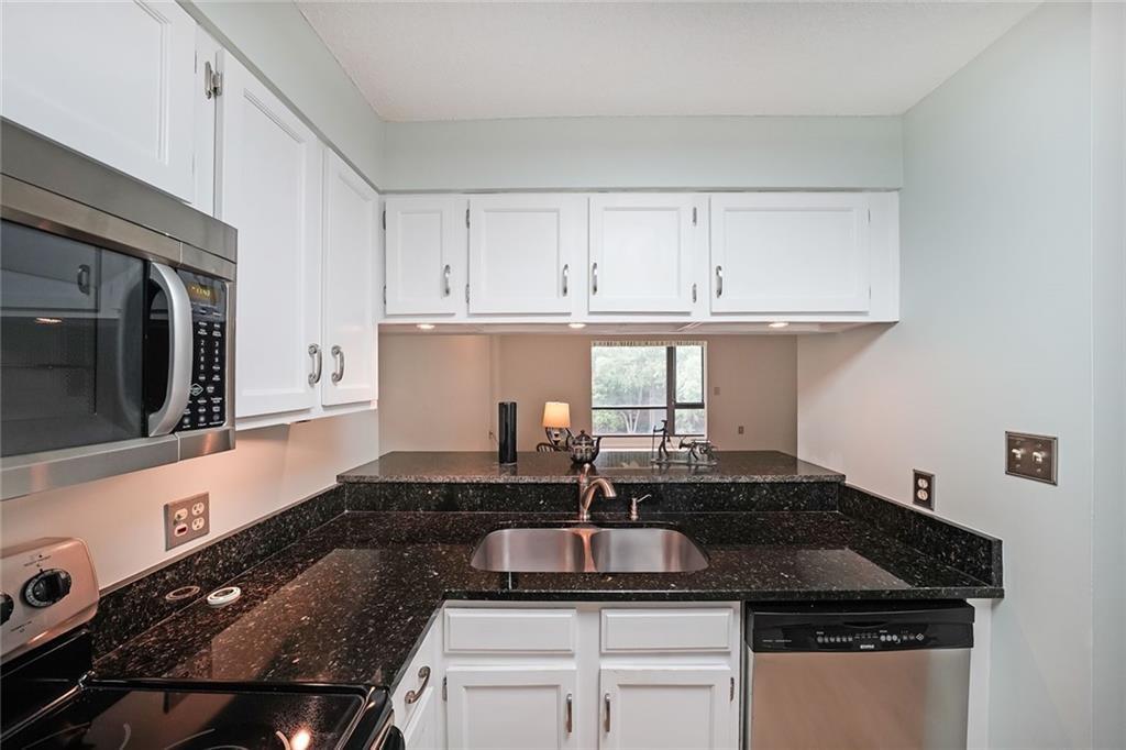 1800 Clairmont Lake A313