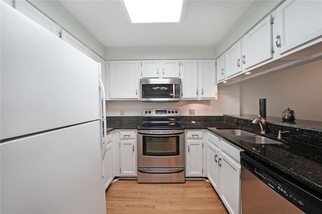 1800 Clairmont Lake A313