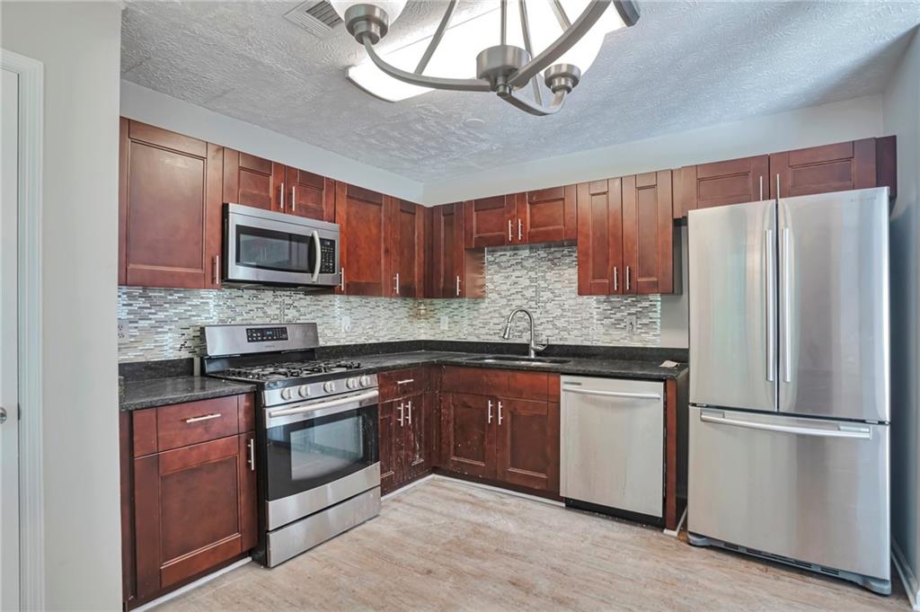 4879 Ardsley Drive, Lithonia, Georgia image 9