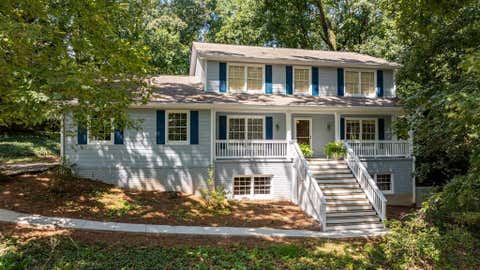 Homes For Sale - 940 Hunterhill Drive<br/> Roswell, GA 30075
