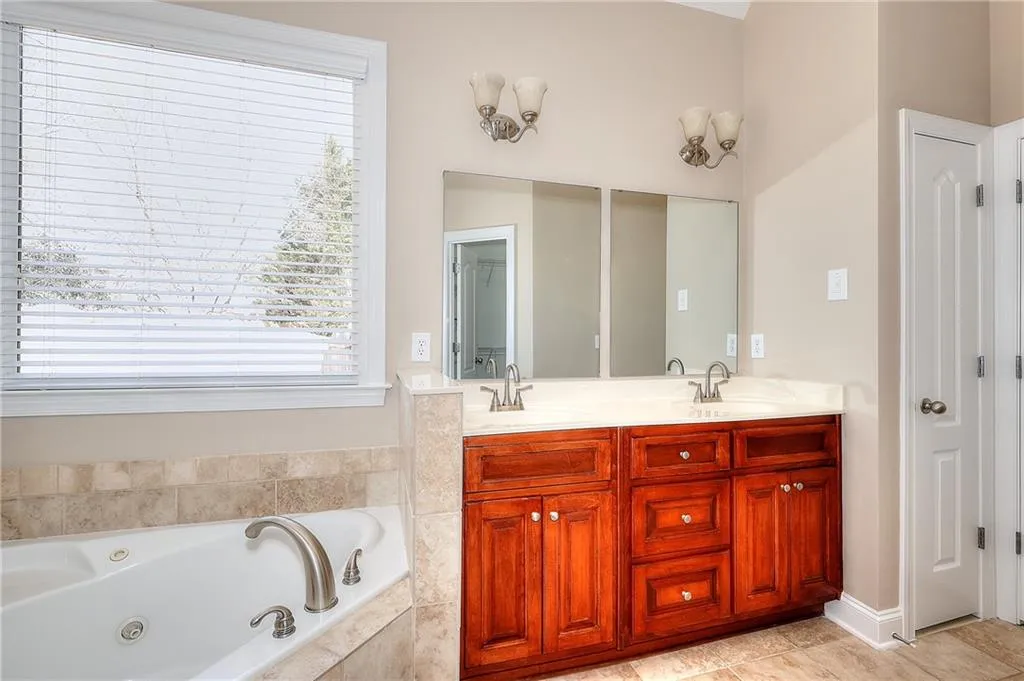 Loganville, Georgia 30052, United States, 3 Bedrooms Bedrooms, ,3 BathroomsBathrooms,Residential,Pending,12971