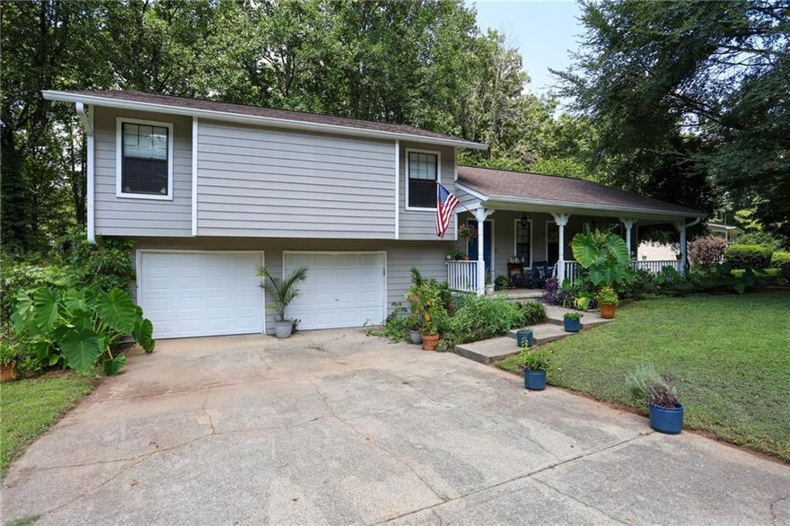 Great Investment Opportunity in Prime Woodstock Location!
Welcome to 419 Creekside Lane,  a recently renovated 3-bedroom, 2-bath home nestled in a quiet, established neighborhood with NO HOA and no rental restrictions—perfect for investors or future homeowners seeking flexibility.

This move-in ready property features a modern kitchen with stainless steel appliances, quartz countertops, and updated finishes throughout. Recent renovations bring fresh style and low-maintenance living to this charming home.

Conveniently located in the heart of Woodstock, GA, with easy access to Highway 92, you're just minutes from top-rated schools, shopping, dining, and major commuter routes.

Best of all, a reliable tenant is already in place through June 15, 2026, providing immediate rental income from day one.

Don’t miss your chance to own a turnkey property in one of Woodstock’s most desirable areas!