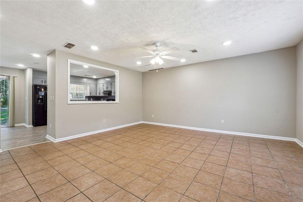 8227 ENGLEWOOD Trail