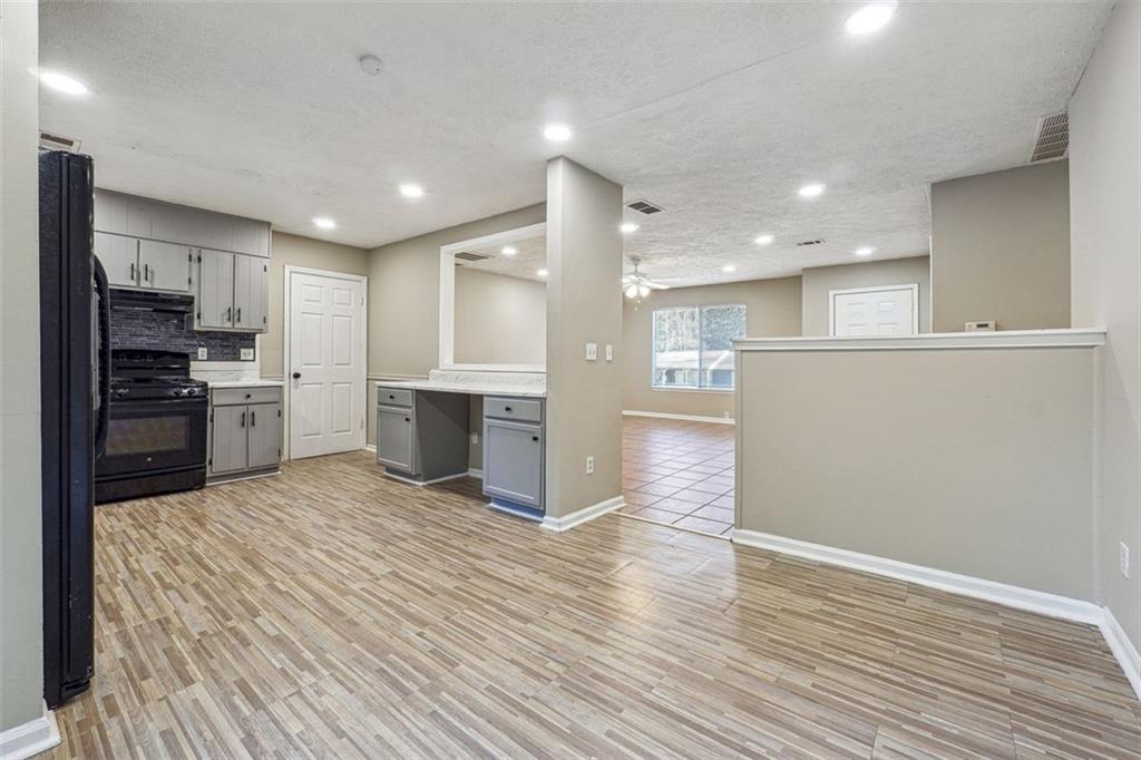 8227 ENGLEWOOD Trail