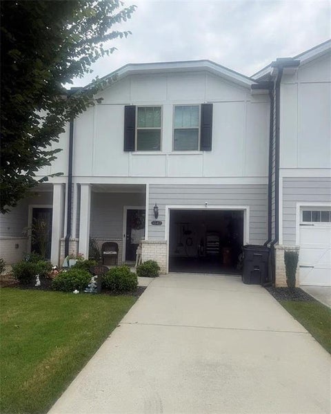 Townhouse For Rent - 5542 Plain Field Lane<br/> Lilburn, GA 30047