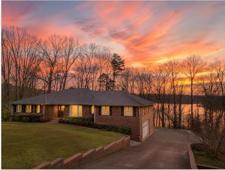 4521 Shoreline Drive