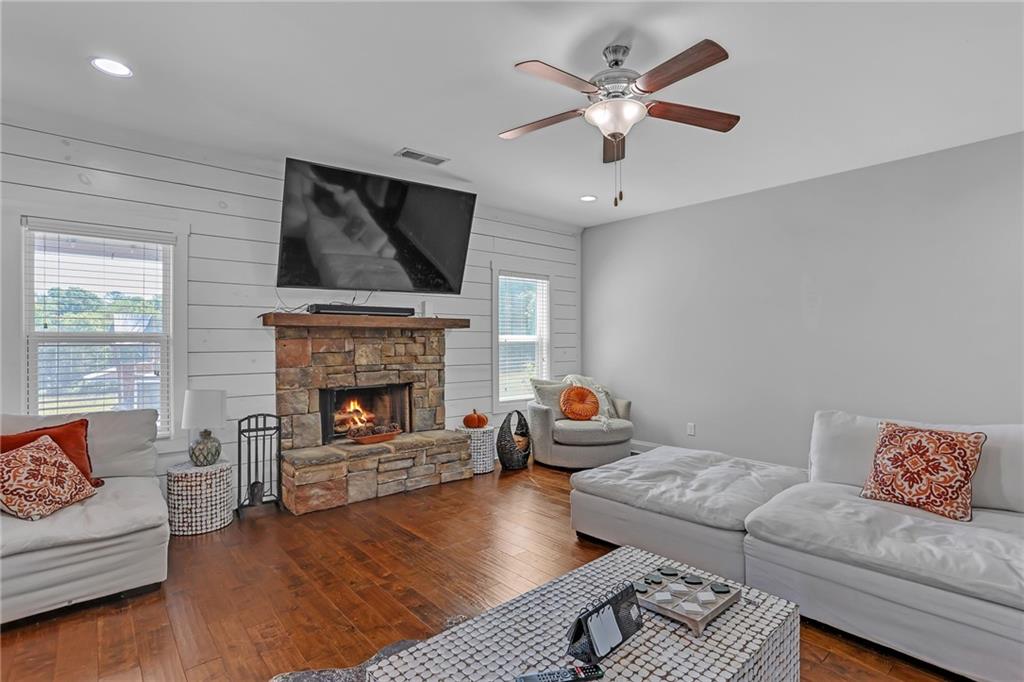 1572 Highway 85 Conn