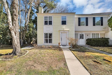 Townhouse For Sale - 3132 Shadow Walk Lane<br/> Tucker, GA 30084